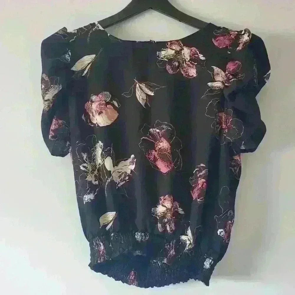 Meg & Margot new with  tags flowered blouse size small